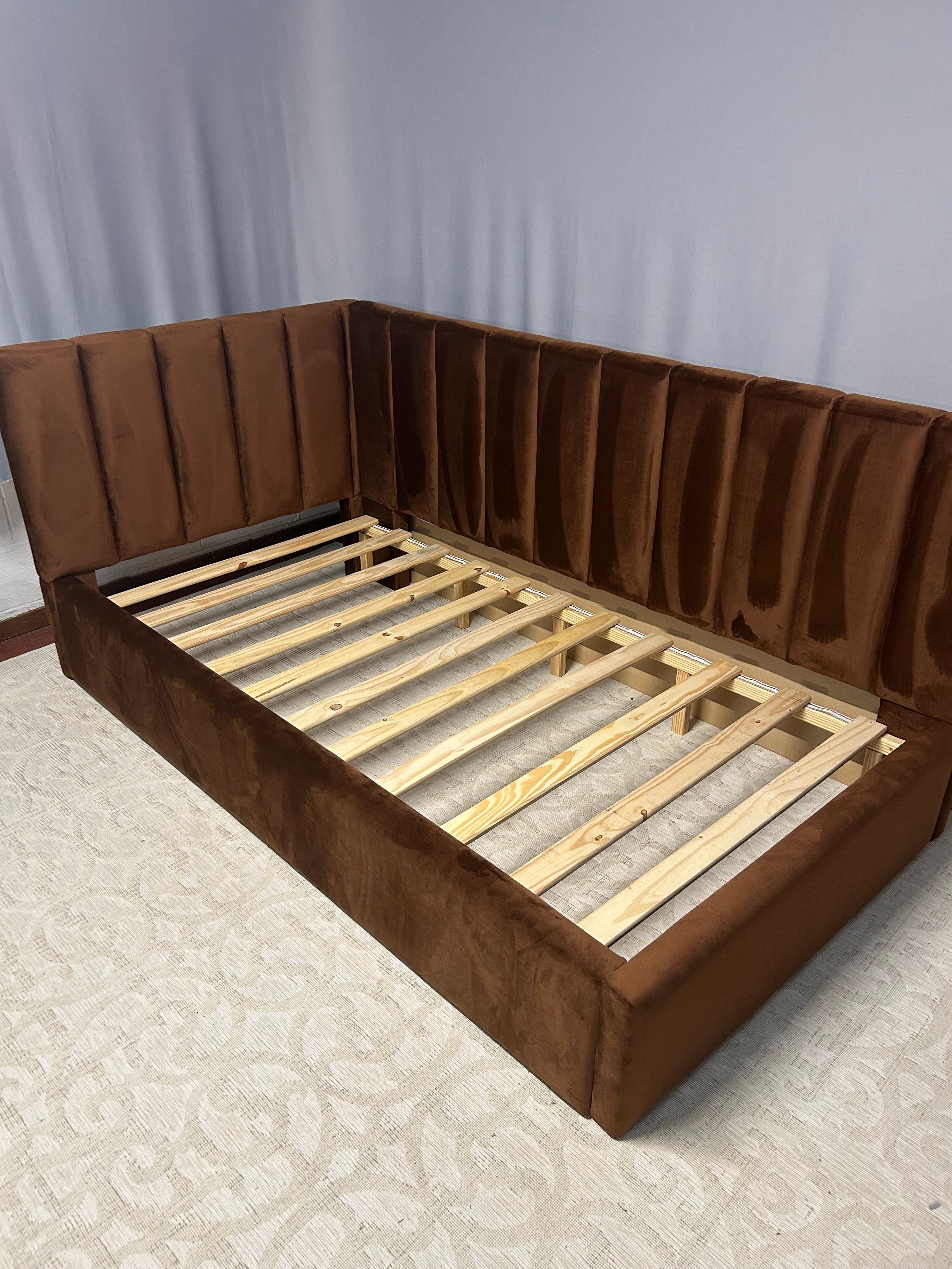 AkmaBed – Twin Size Upholstered Platform Bed