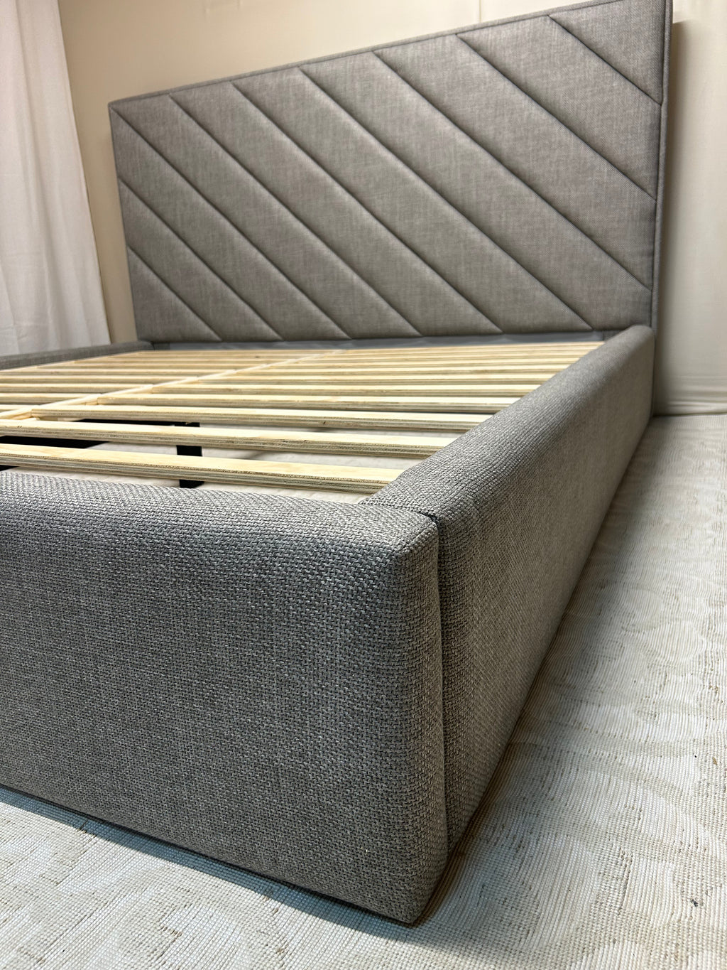 Akmabed Diagonal Panel Bed – King Size