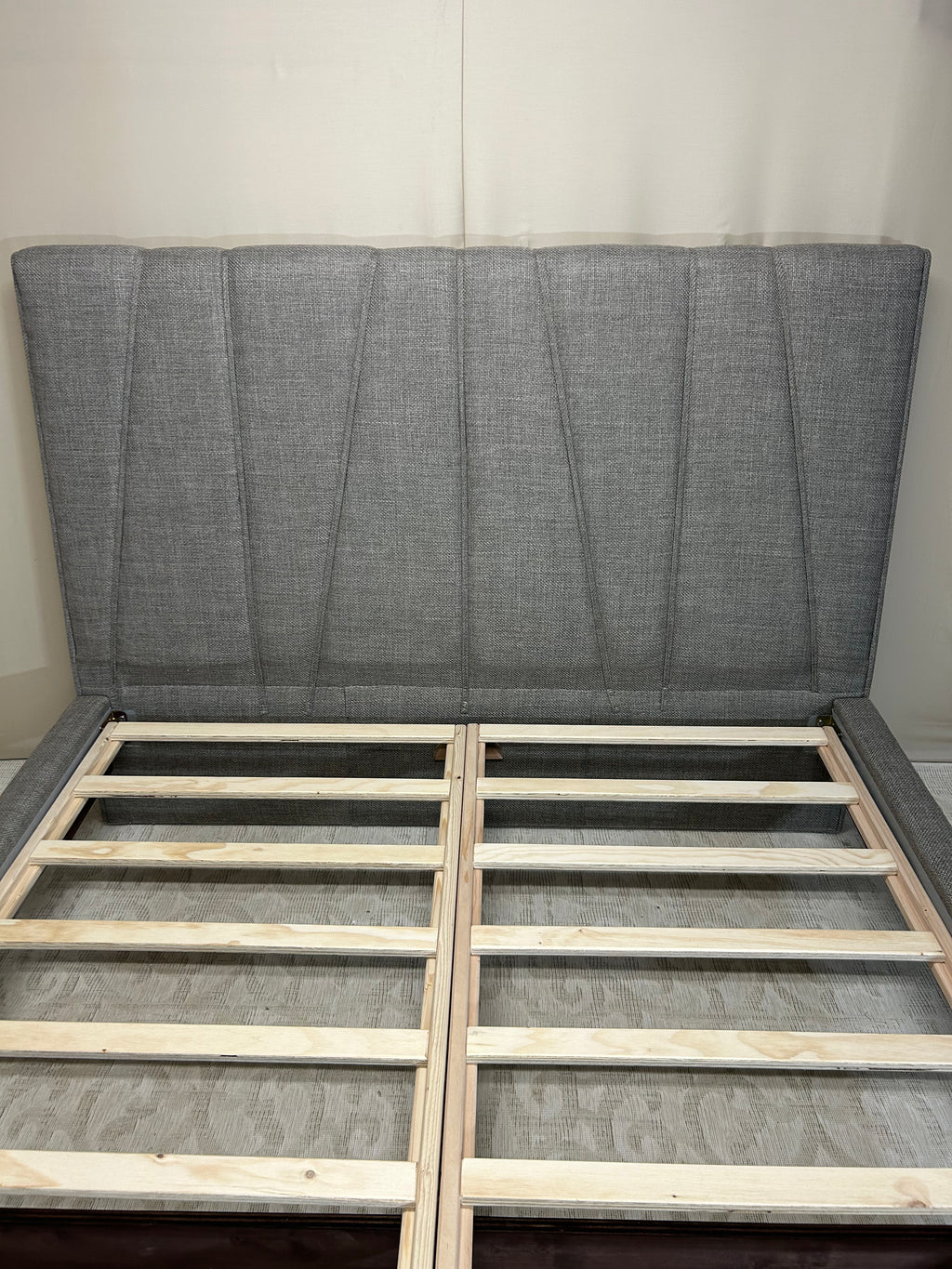 AkmaBed “Vento” Queen Bed – Gray