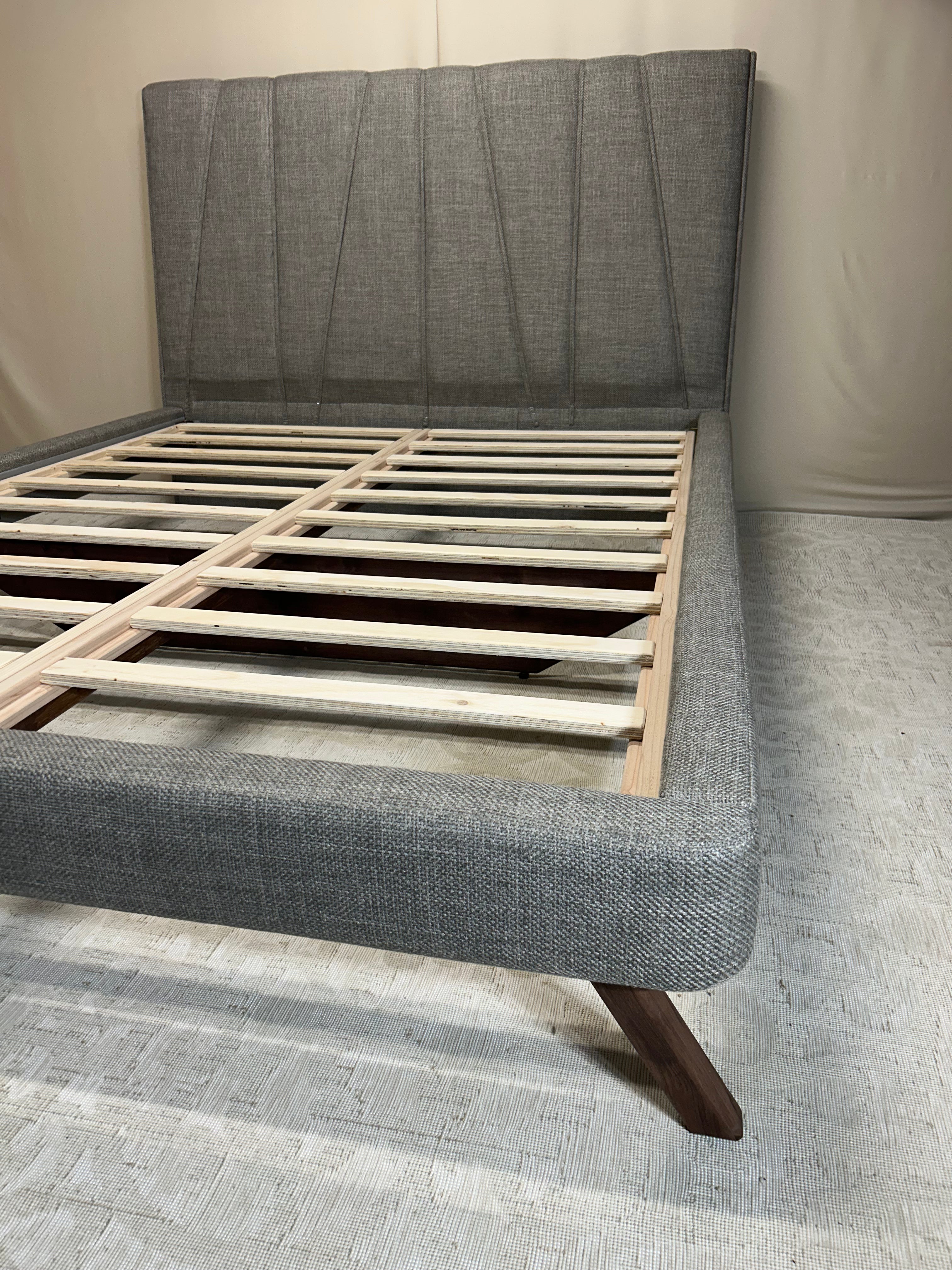 AkmaBed “Vento” Queen Bed – Gray