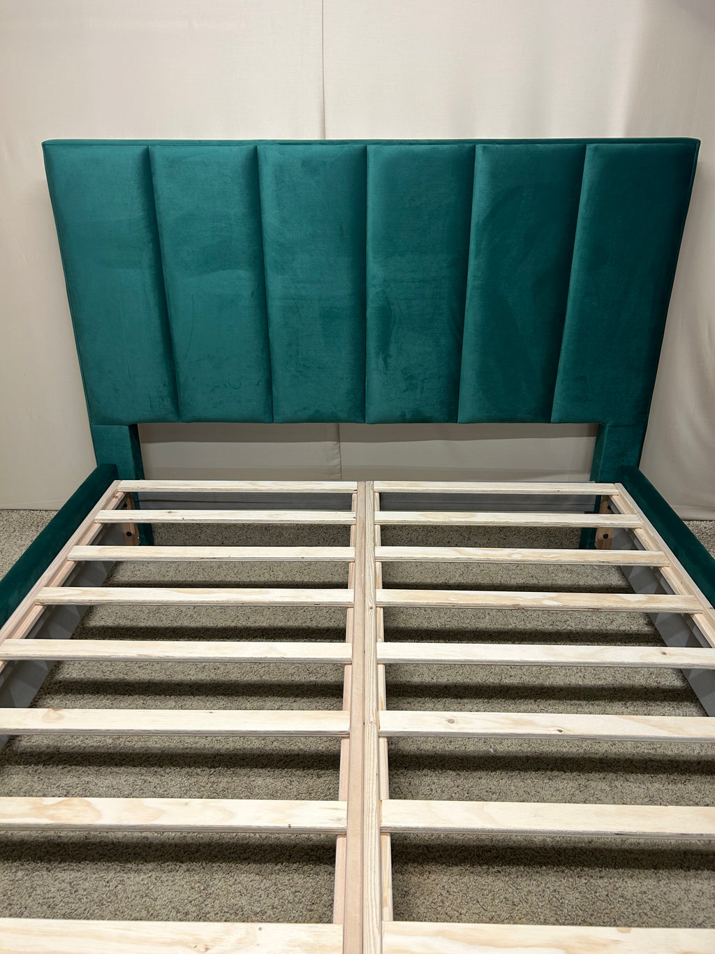 AkmaBed Emerald Panel Queen Bed – Emerald Green Velvet Upholstered Bed