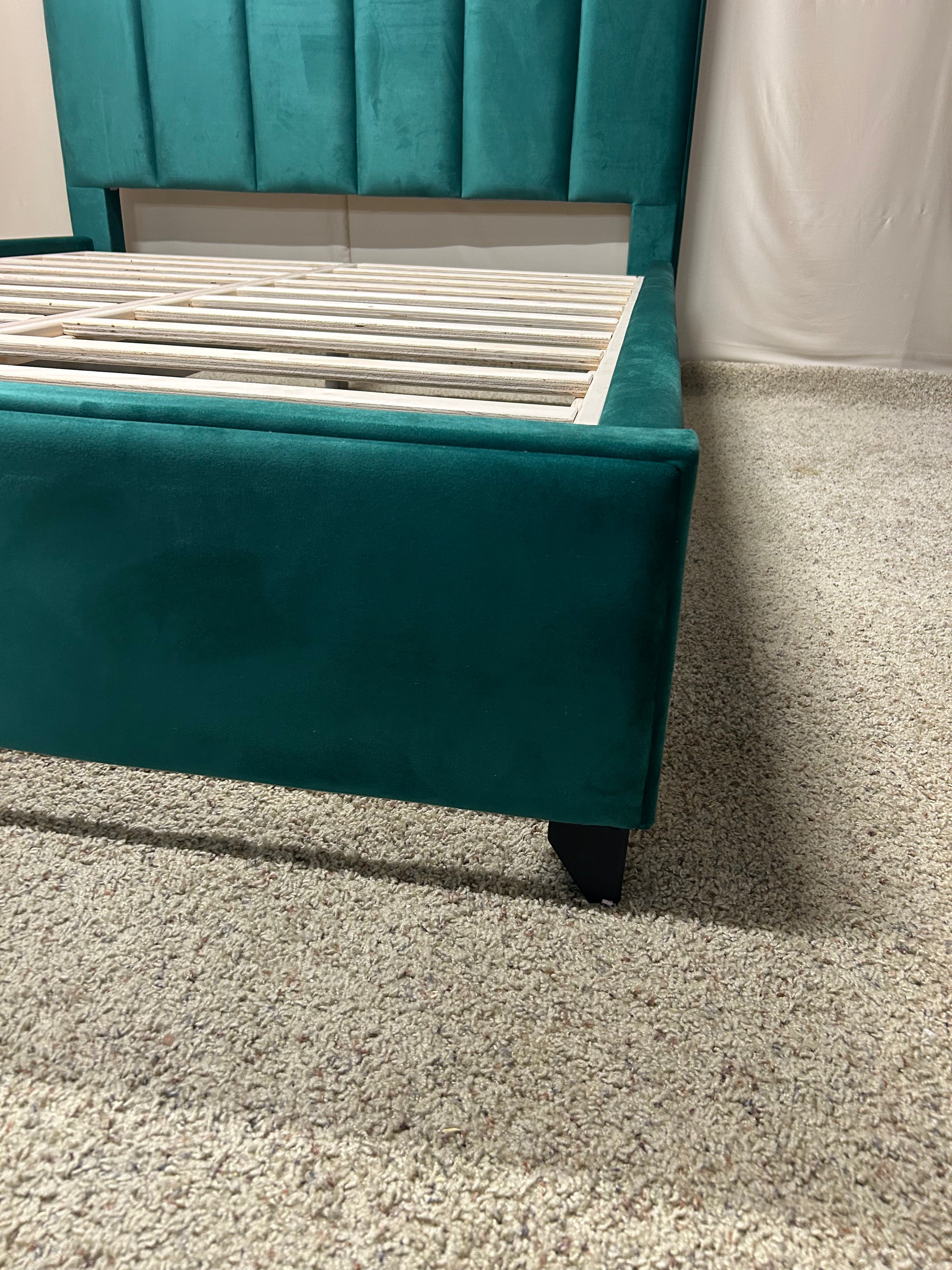 AkmaBed Emerald Panel Queen Bed – Emerald Green Velvet Upholstered Bed