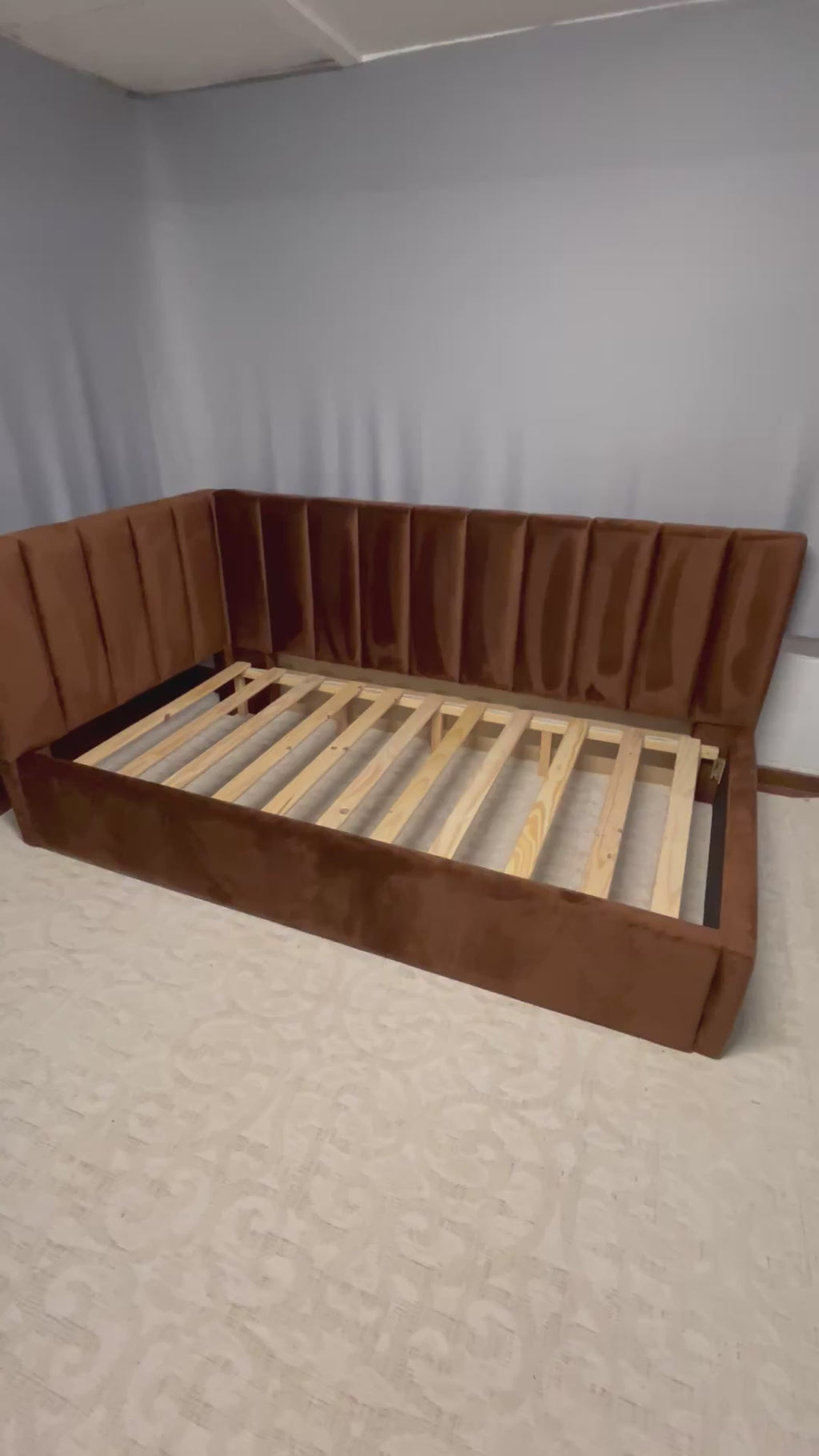 AkmaBed – Twin Size Upholstered Platform Bed